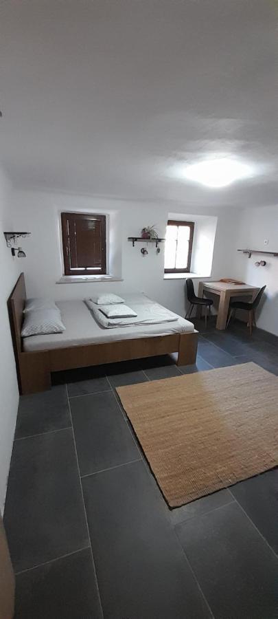 Apartment Slovan Шкоф'я-Лока Екстер'єр фото